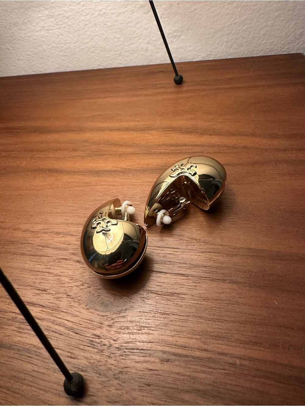 Tory Burch Wave earrings - Picture 3 of 5